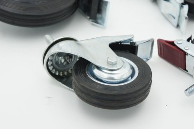 Промышленное колесо черная резина с болтом, с тормозом фото #159