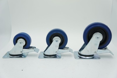 Колесо с синей эластичной резиной поворотное с тормозом фото #197