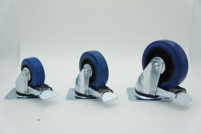 Колесо с синей эластичной резиной поворотное с тормозом фото #198
